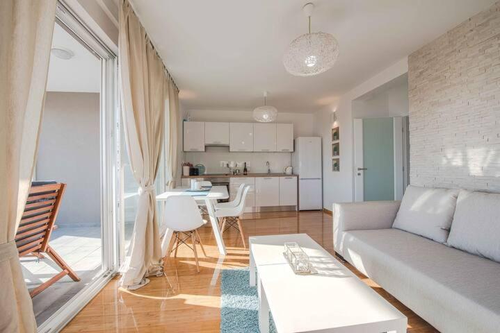 Blue sky, modern sea view apartment Novalja Exteriör bild