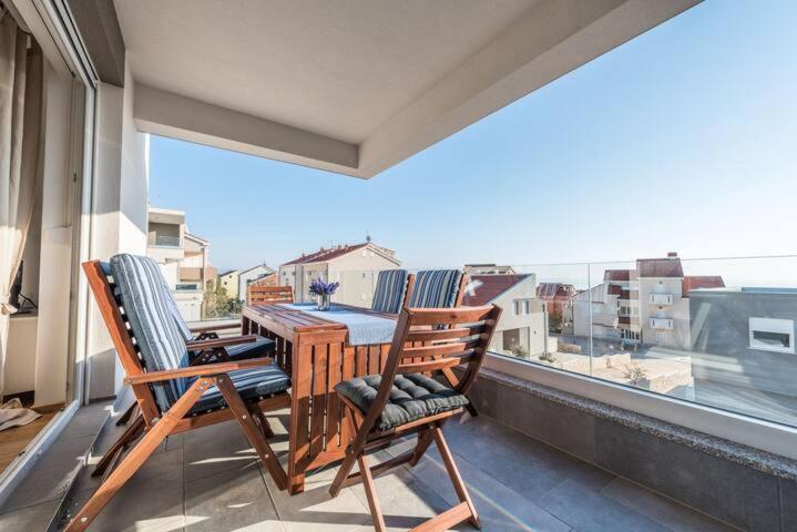 Blue sky, modern sea view apartment Novalja Exteriör bild