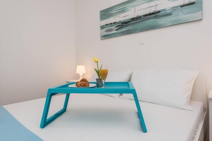 Blue sky, modern sea view apartment Novalja Exteriör bild