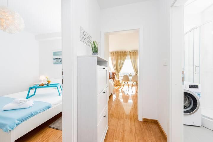 Blue sky, modern sea view apartment Novalja Exteriör bild