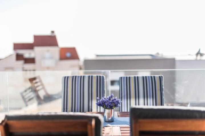 Blue sky, modern sea view apartment Novalja Exteriör bild