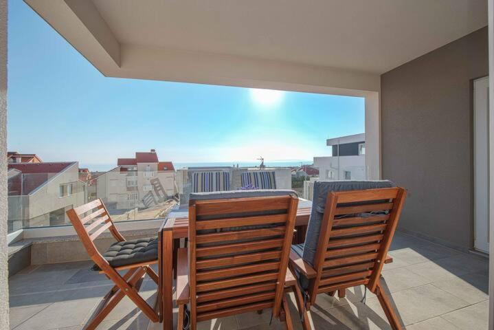 Blue sky, modern sea view apartment Novalja Exteriör bild