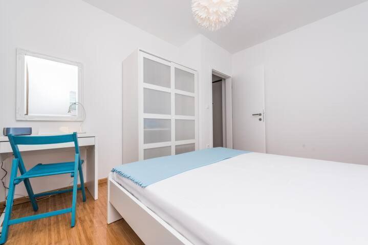 Blue sky, modern sea view apartment Novalja Exteriör bild